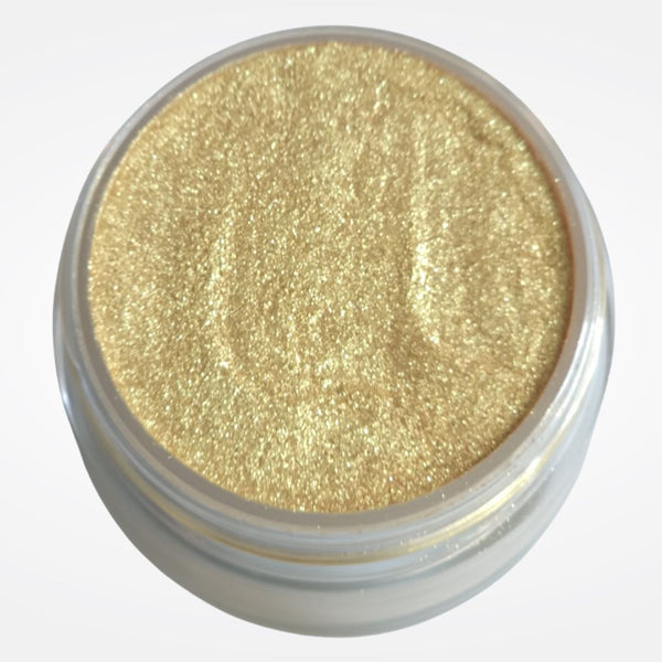 A gold shimmer powder for face and body. Finely milled, lightweight formula delivers a luminous, radiant glow for all skin tones.