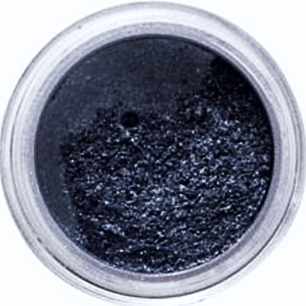 Loose navy shimmer eyeshadow with ultrafine pigments for radiant, buildable color payoff. 