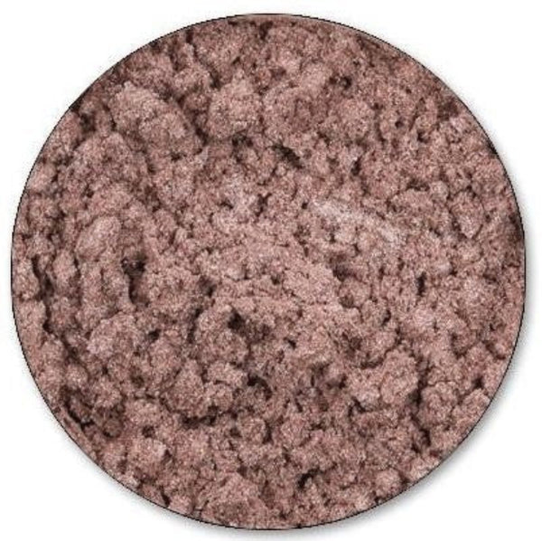 Loose Mineral Eyeshadow in Buff is a peach-brown mineral powder that can be applied wet or dry for a soft luminous shimmer on the eyelids.