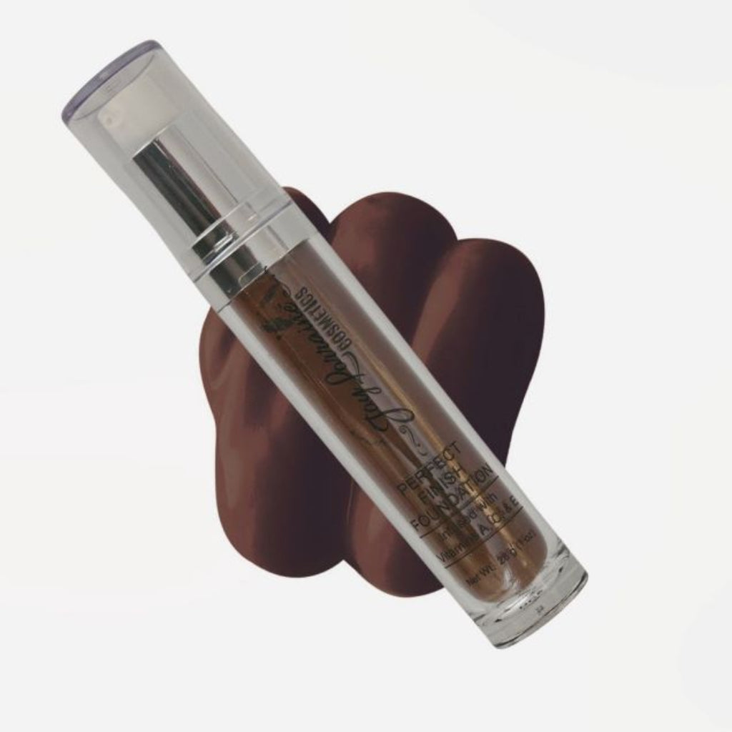 Oil-free lightweight liquid foundation with swatch showing DC5 shade for medium-coverage and natural-looking finish.