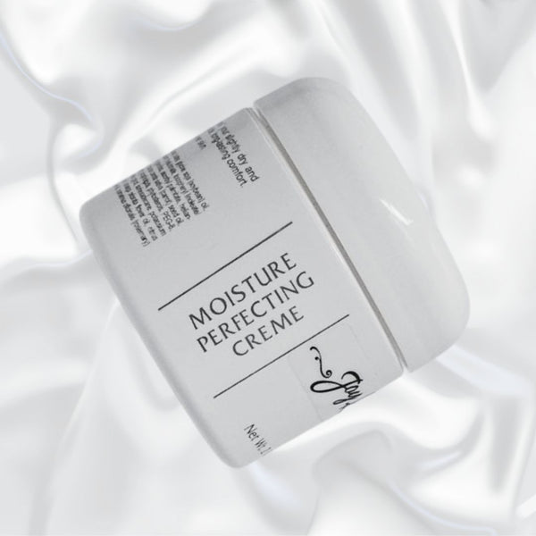 An age-defying moisturizer for slightly dry, dehydrated skin that improves texture and delivers long-lasting comfort.