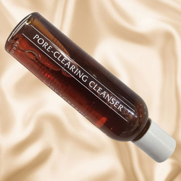 Pore clearing face wash for oily skin with salicylic acid, tea tree, eucalyptus, thyme, and sage.