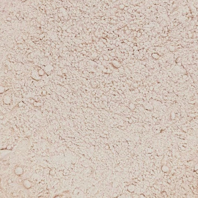 Lokono Setting Powder swatch shown with finely milled matte texture for blurring pores and controlling shine.